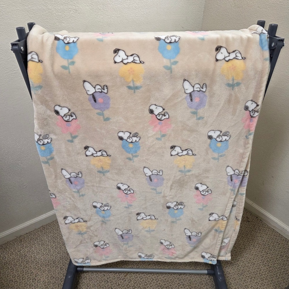 Peanuts Snoopy Floral Plush Throw Blanket Berkshire Blanket 58x68 Cream Blue